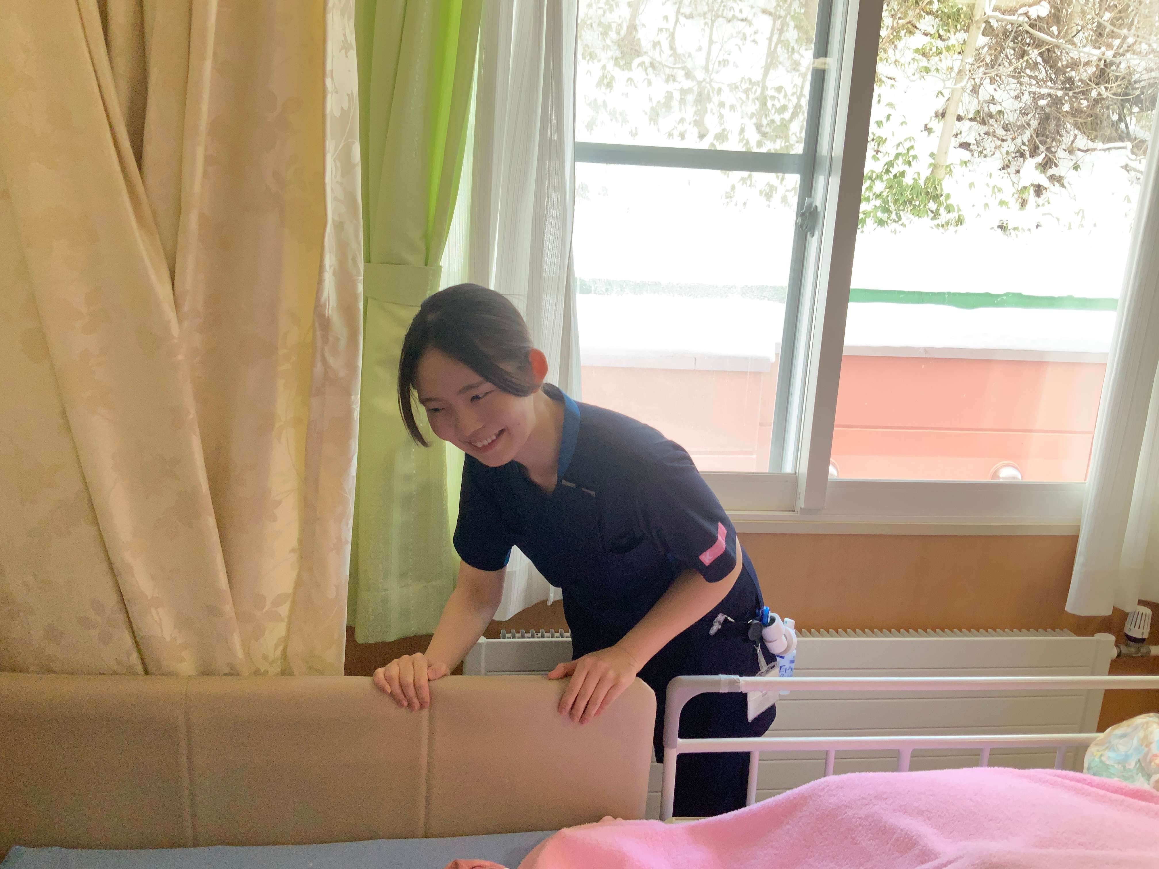 担当患者さんへの挨拶。体調の変化が無いかチェック。