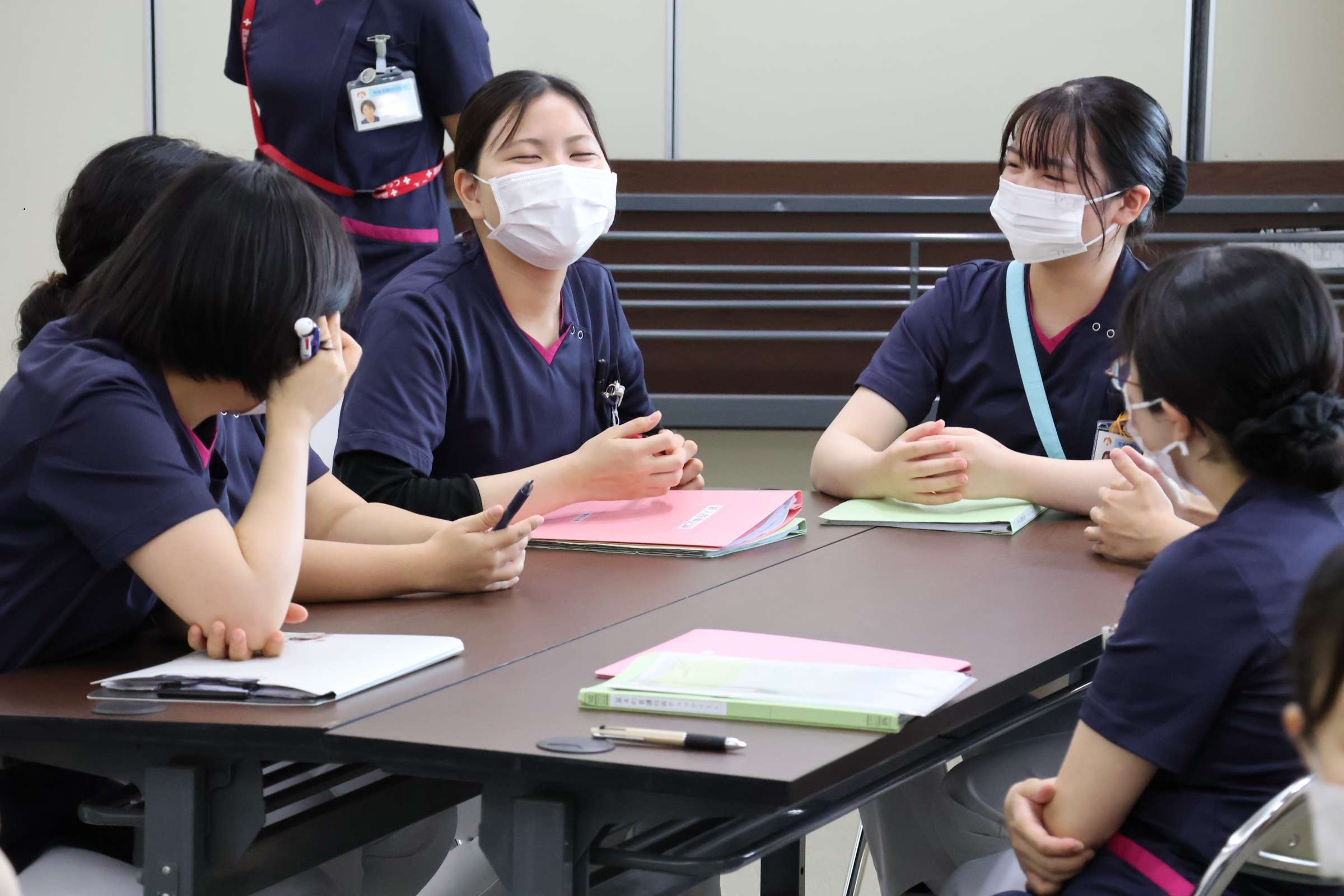 毎月新人懇話会を実施し、同期との繋がりを大切にしています!