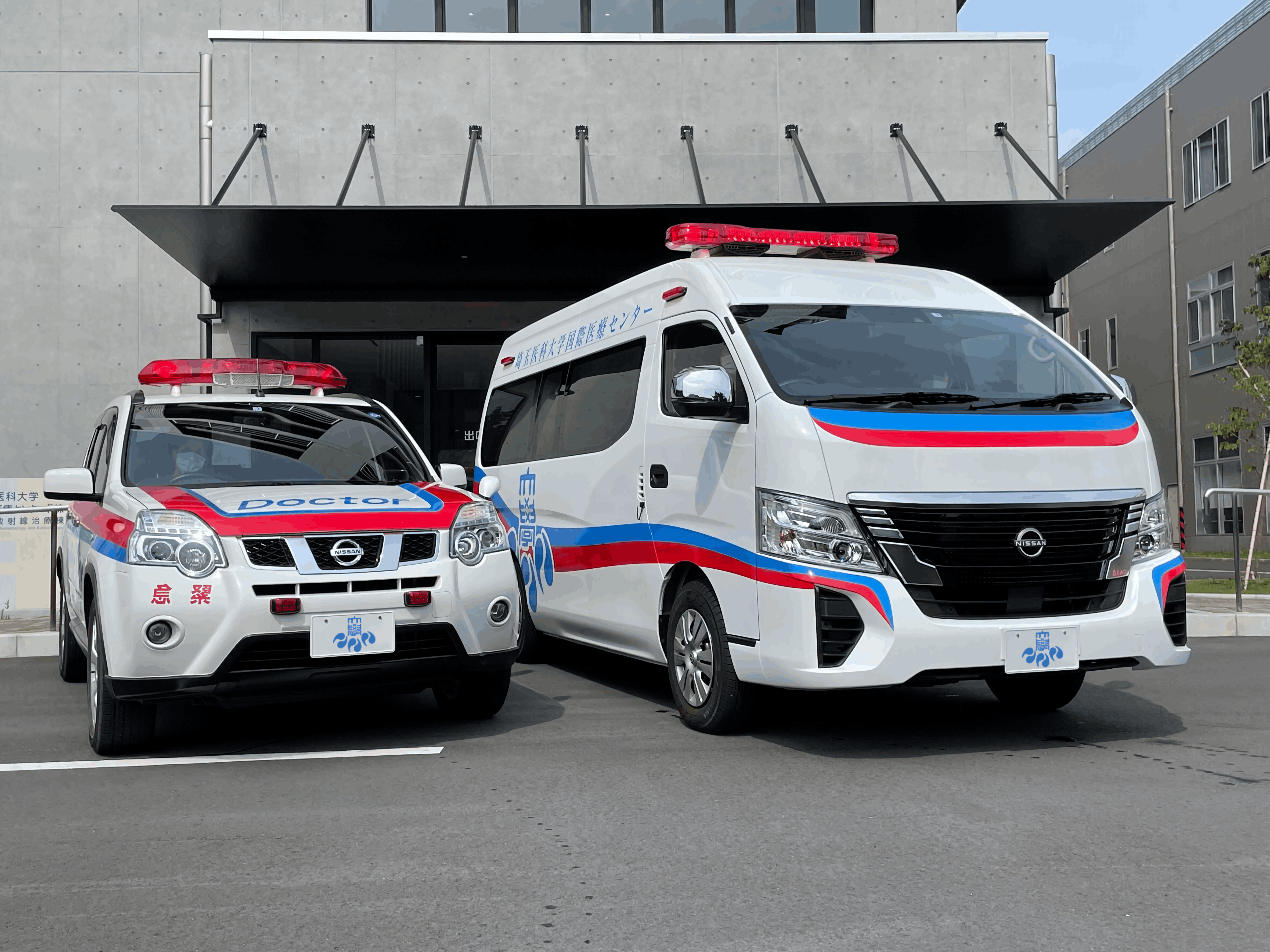救命救急センターでは、“断らない救急”をモットーに国内最⾼⽔準の救命救急医療を24時間提供。ドクターカーが活躍しています。