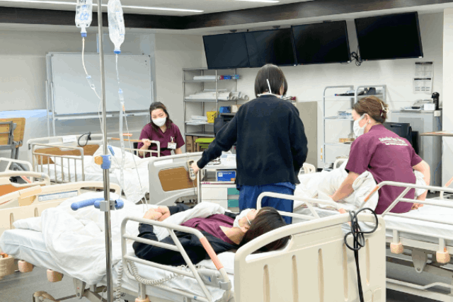 看護師１年目集合研修：多重課題の実技演習