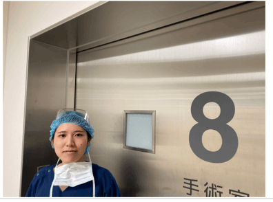 手術を受けられる患者さんは緊張状態にあるので、手術室で迎える際は笑顔で挨拶し、少しでも安心してもらえるようにしています。