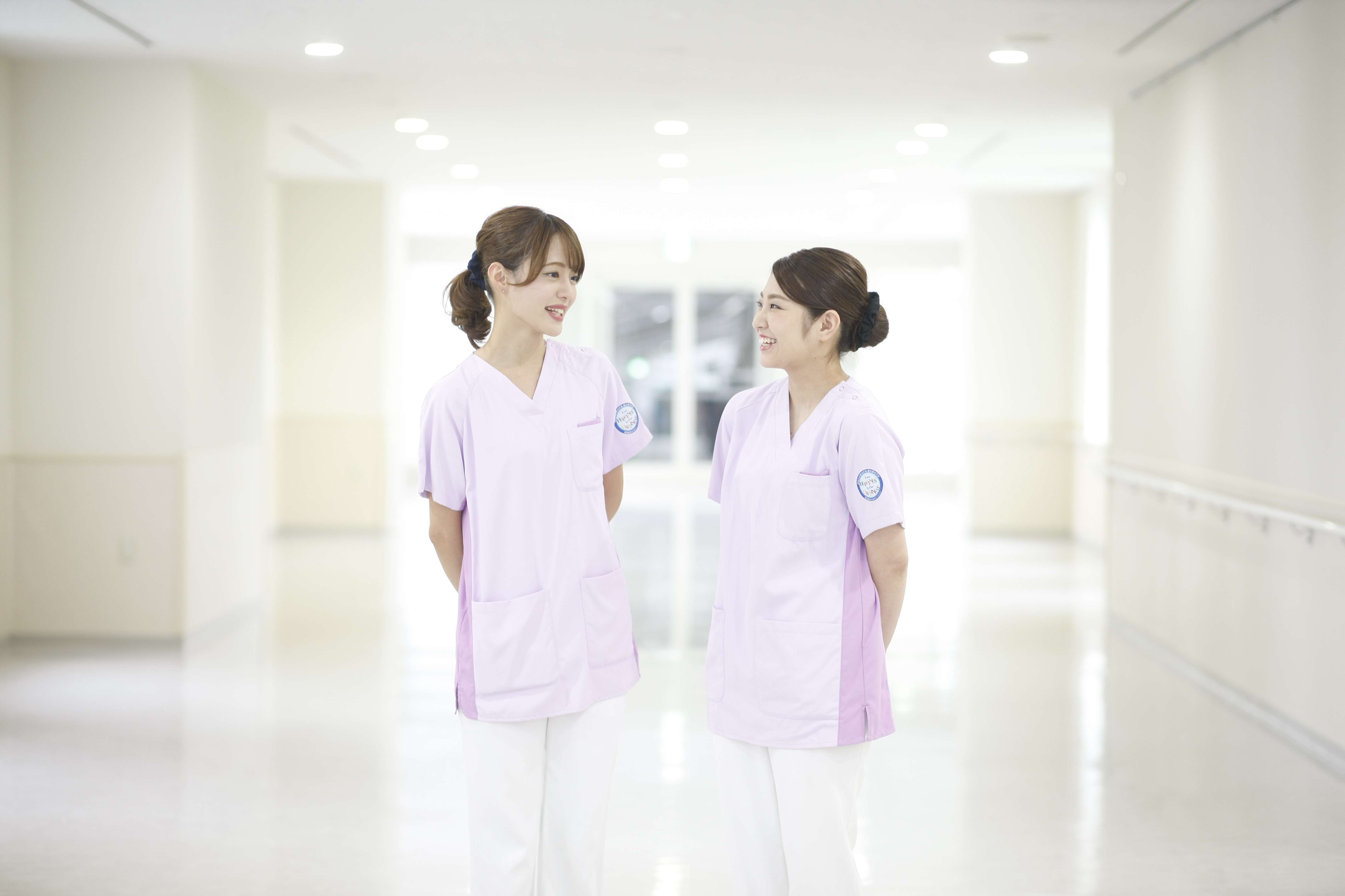 一年目の新人看護師に対し、「プリセプター制度及びエルダー制度」を採用。日々の看護業務の支援だけでなく、精神面のサポートがあります。