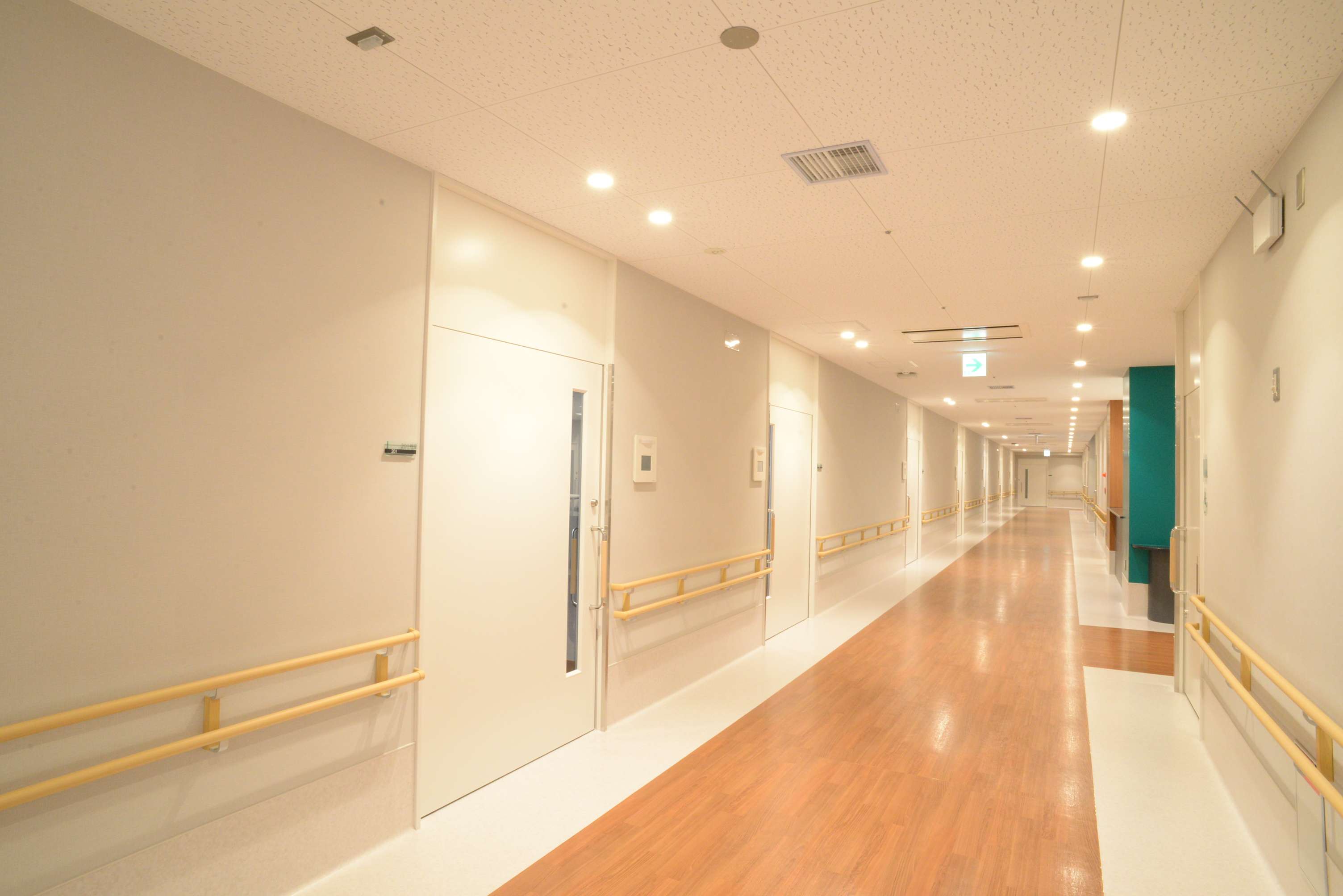病棟も廊下が広く働きやすい空間になっています
