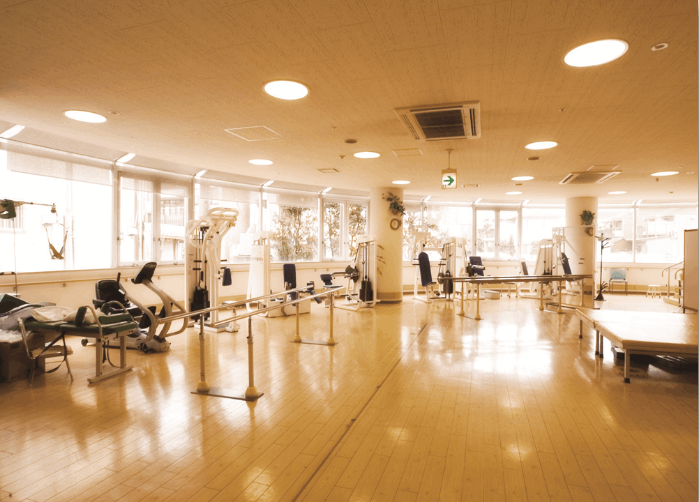 病院のリハ室です。