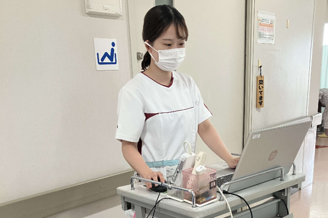 カルテ記入中！