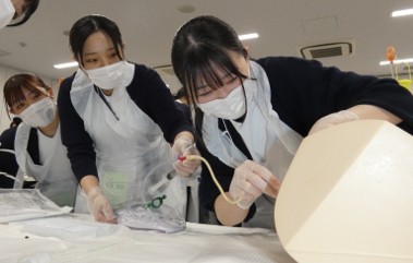 新人研修の期間は2年間!ゆっくりじっくり学ぶことができます。同期のみんなで協力して学びます。