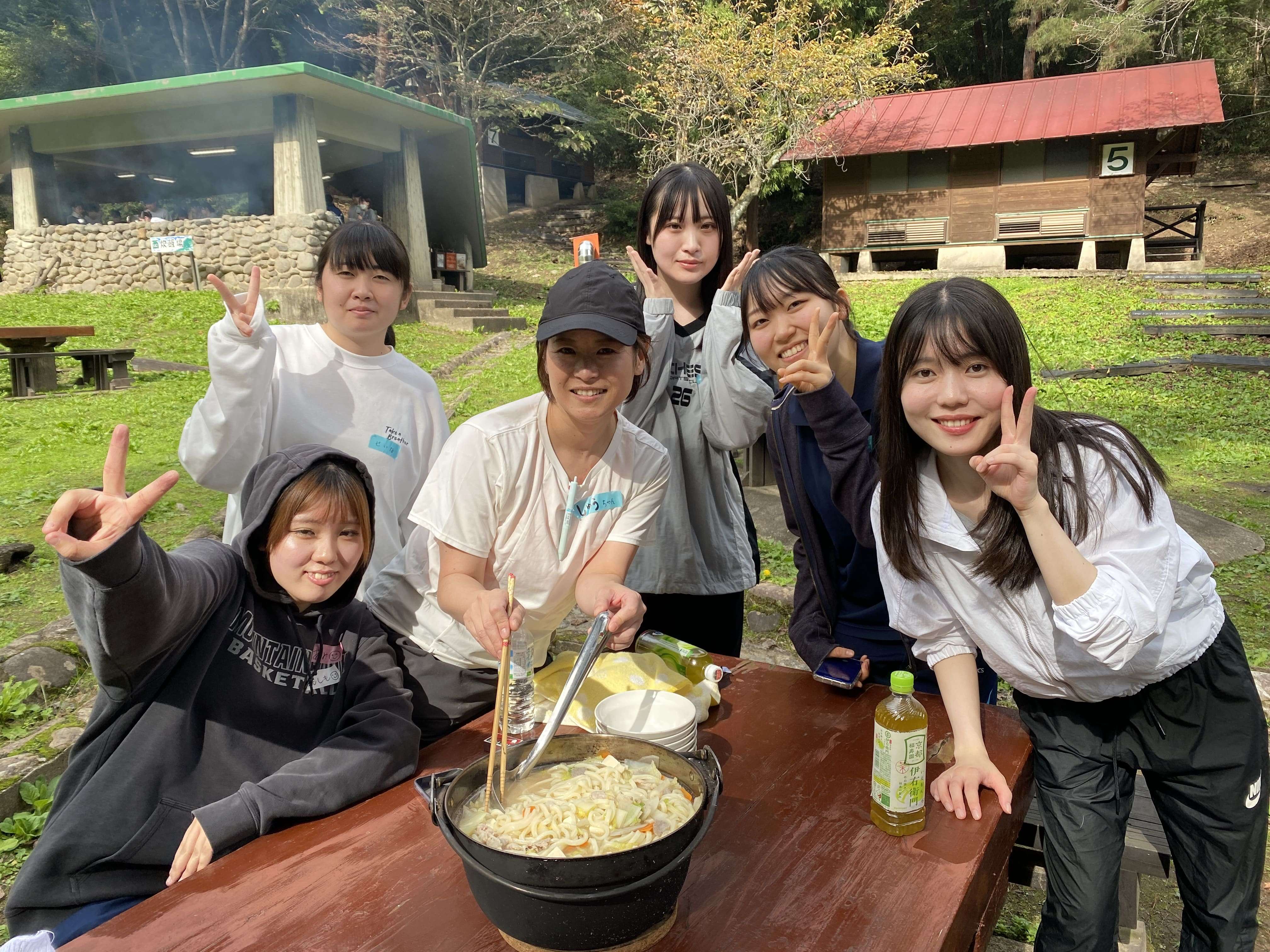 院外研修の写真です。みんなで昼食を作ったりなどして楽しい研修です!