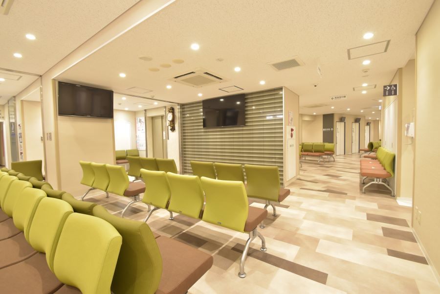 岩井整形外科病院：外来待合室