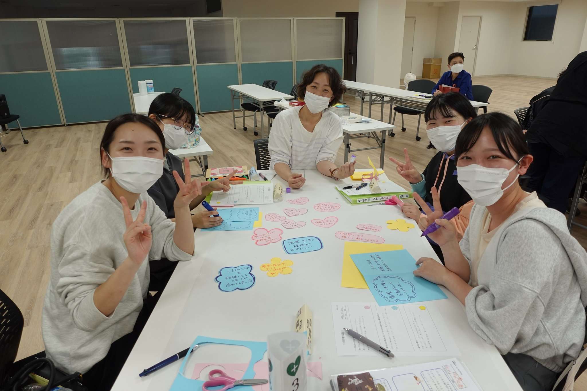 新卒者が全員集まる振り返り研修です。