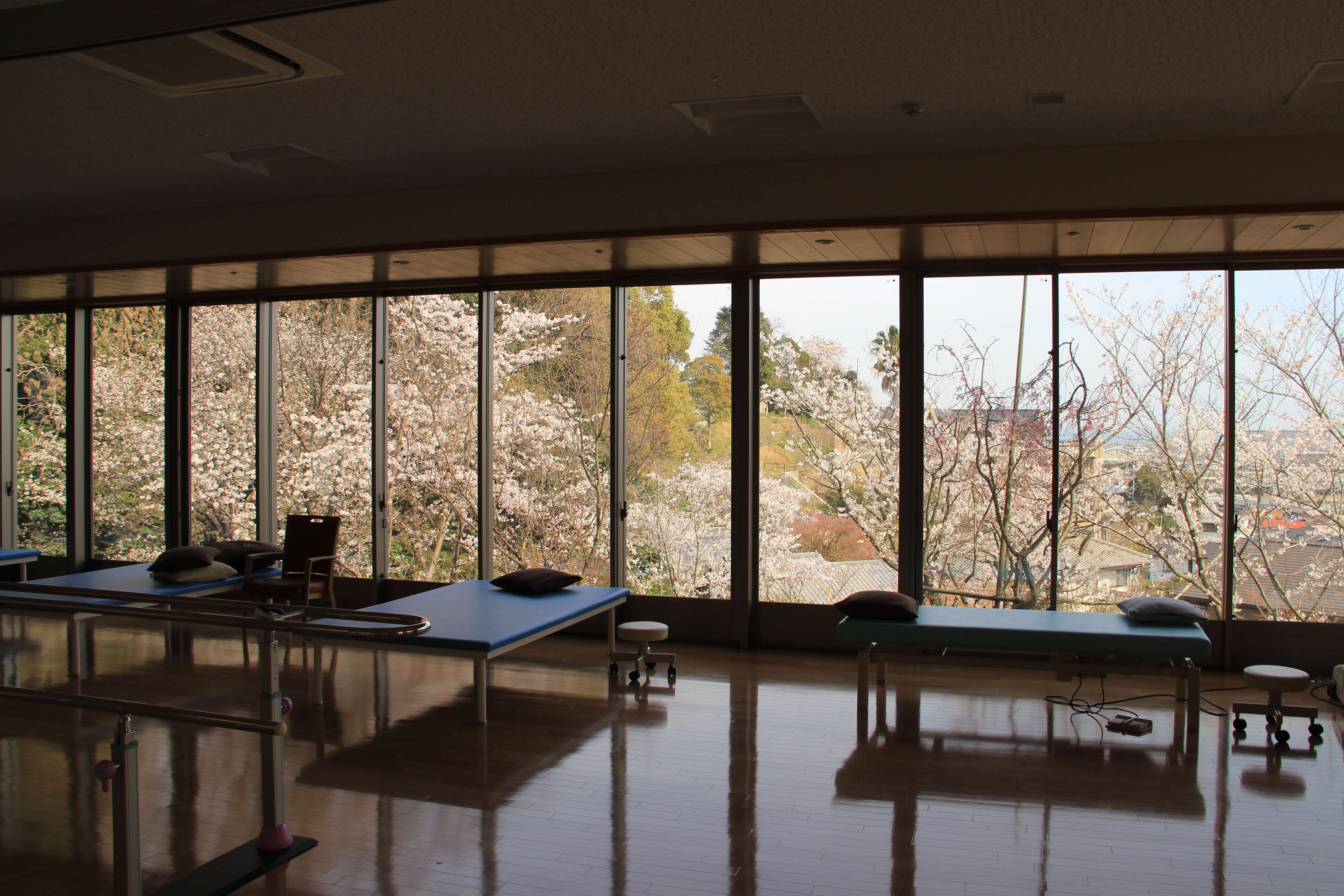 開放的なリハビリテーション室。