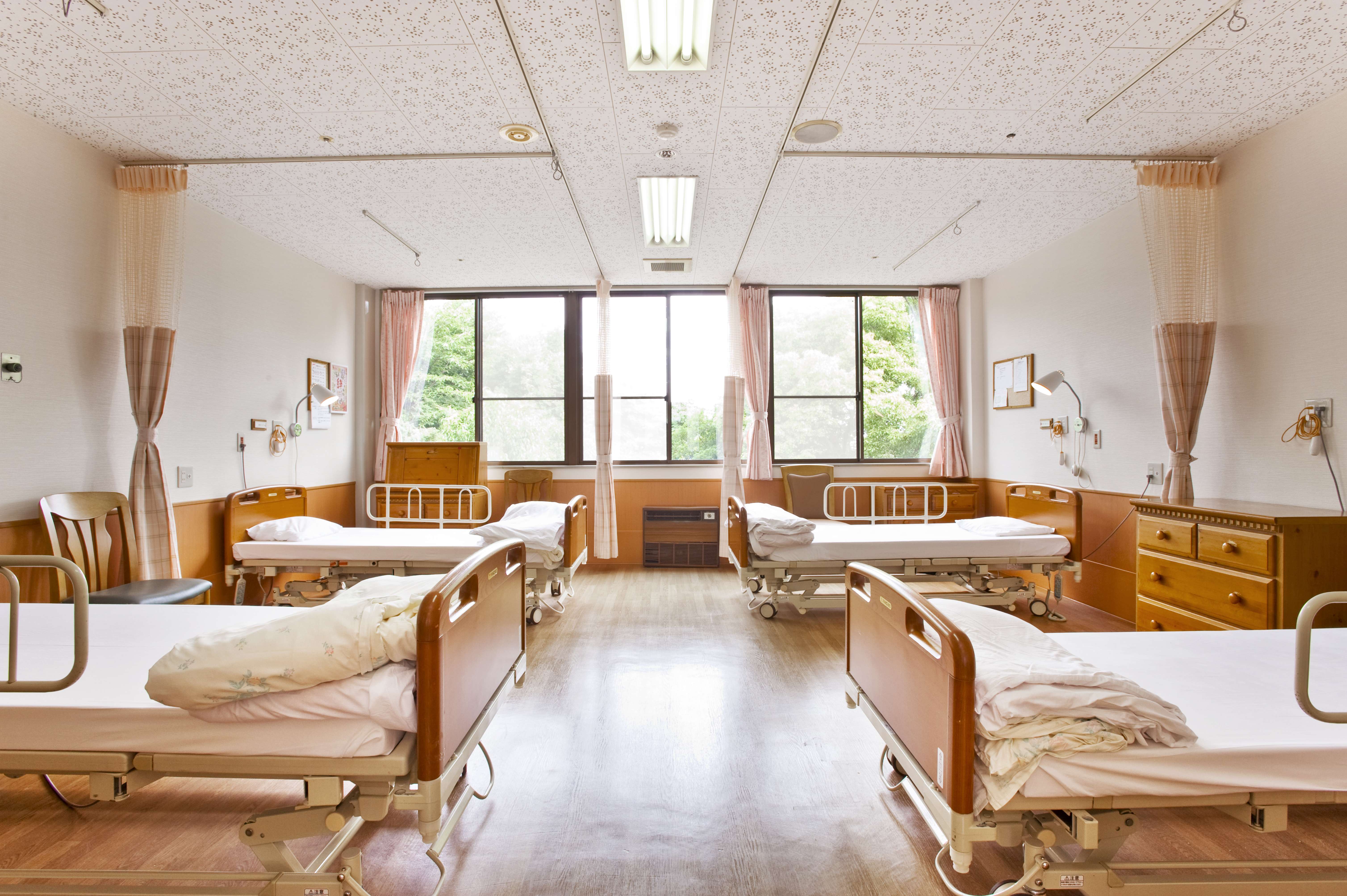 病室はぬくもりのある落ち着いた雰囲気です。